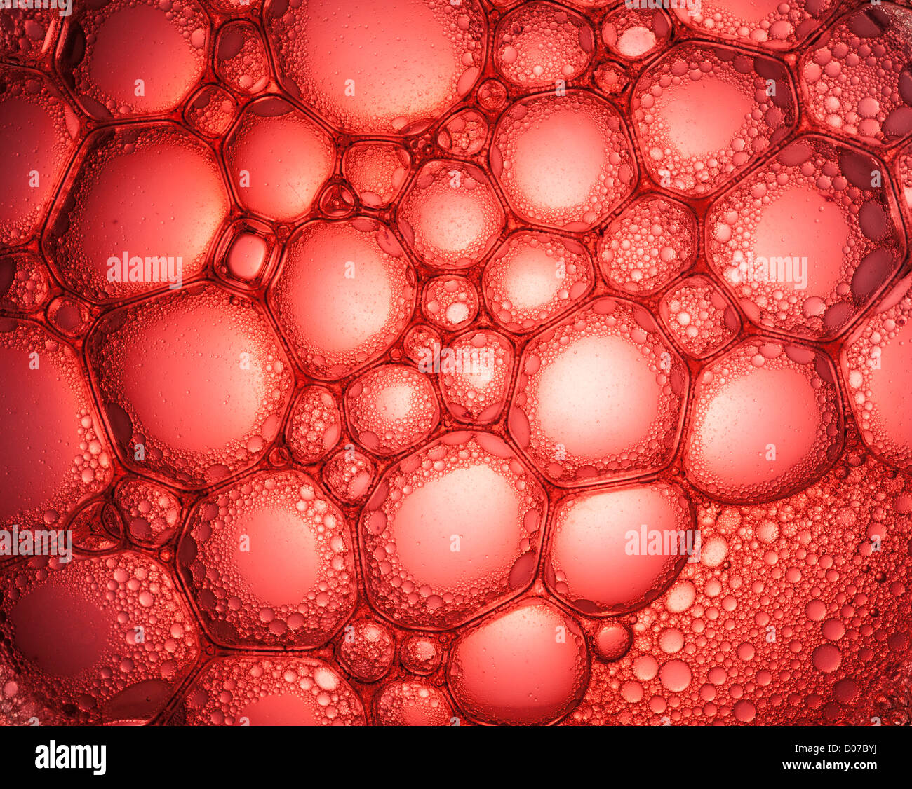 Rote Flüssigkeit Luftblasen Stockfoto