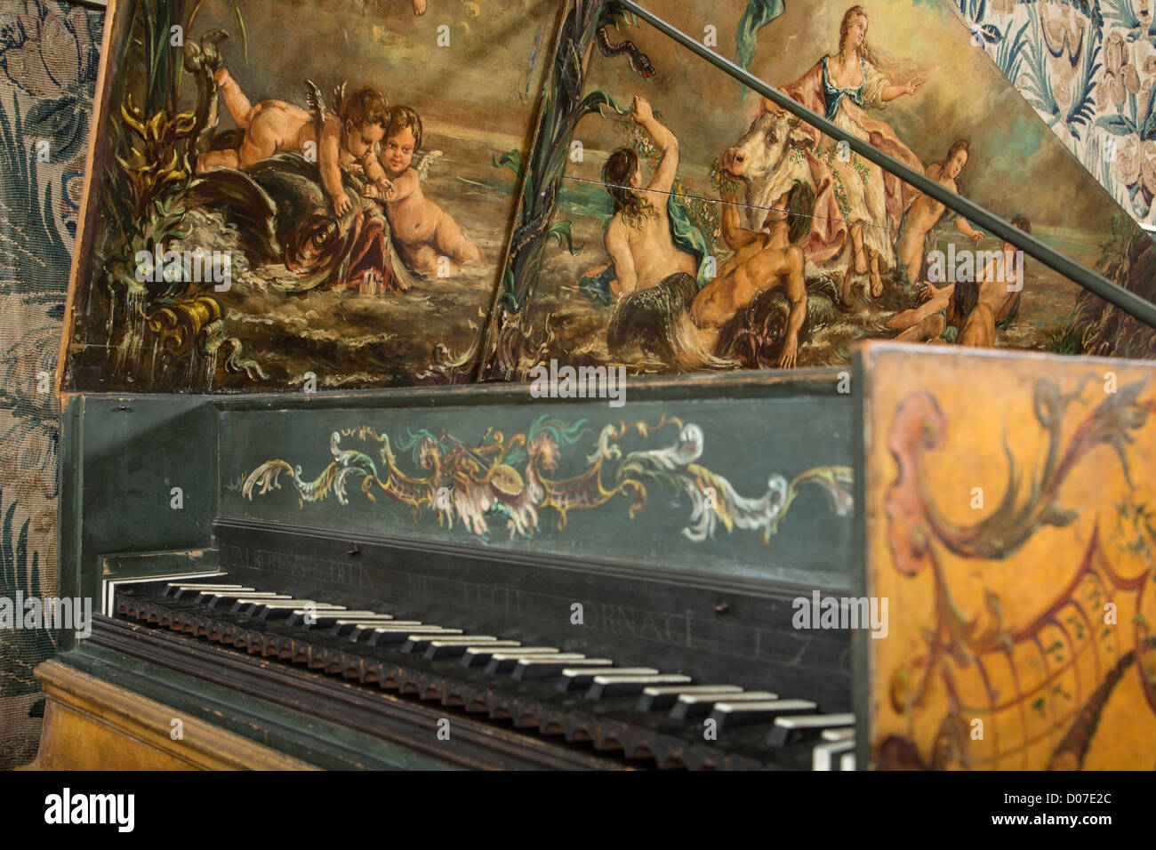 BEMALUNG AUF COVER CEMBALO BAUTE ALBERT DELIN DETAIL IN TOURNAI IM JAHRE 1768 VON KENNETH GILBERT COLLECTION Stockfoto