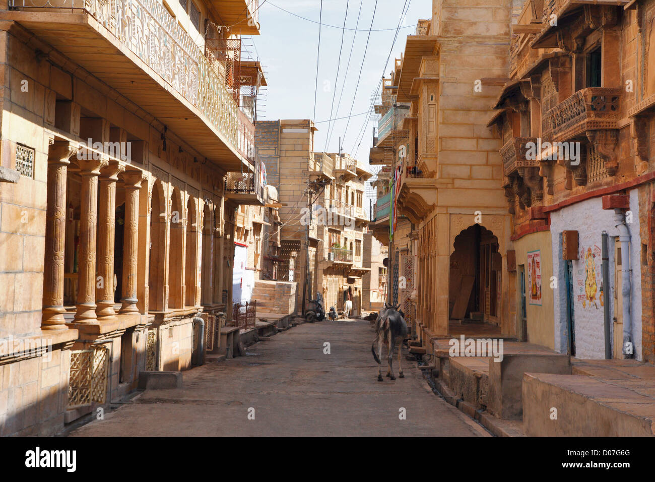 Enge Gassen in Jaisalmer, Rajasthan, Indien Stockfoto