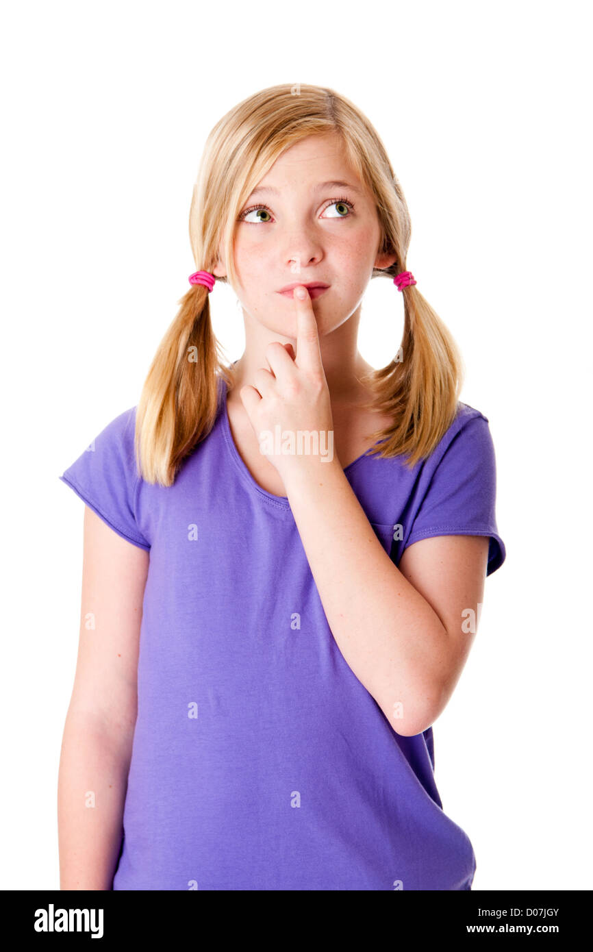 Schöne süße Teenager-Mädchen mit Zöpfen Nachdenken über ihre Optionen mit Finger auf Lippen und blickte, isoliert. Stockfoto