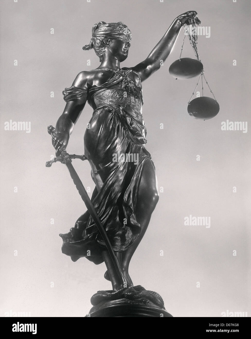 Justitia Skulptur Frau w/Ithsword und Skala Stockfoto