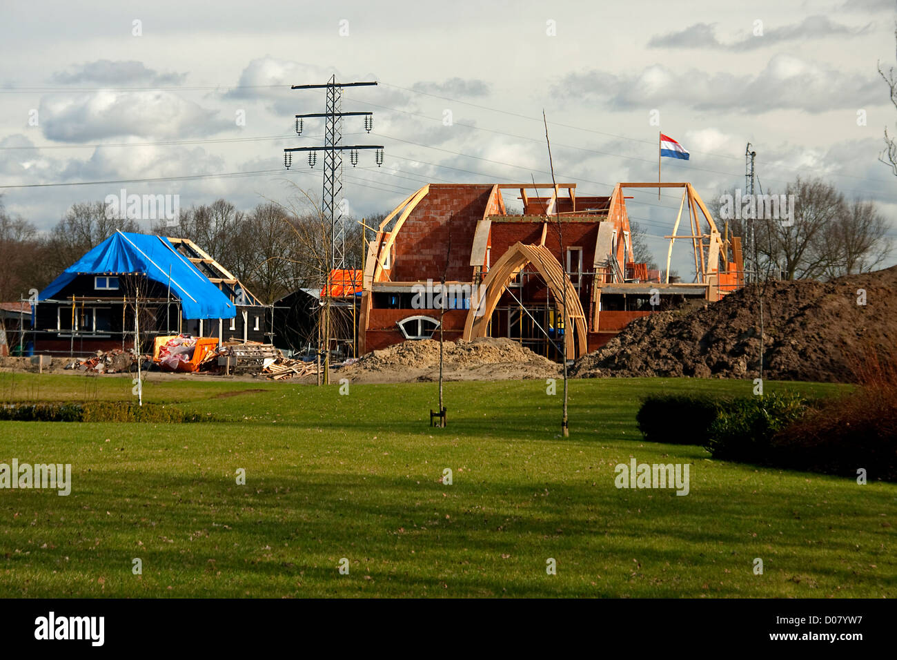 Bau, Haus und erreicht legen oben, eine Fahne darauf, holländische Gewohnheit. Stockfoto
