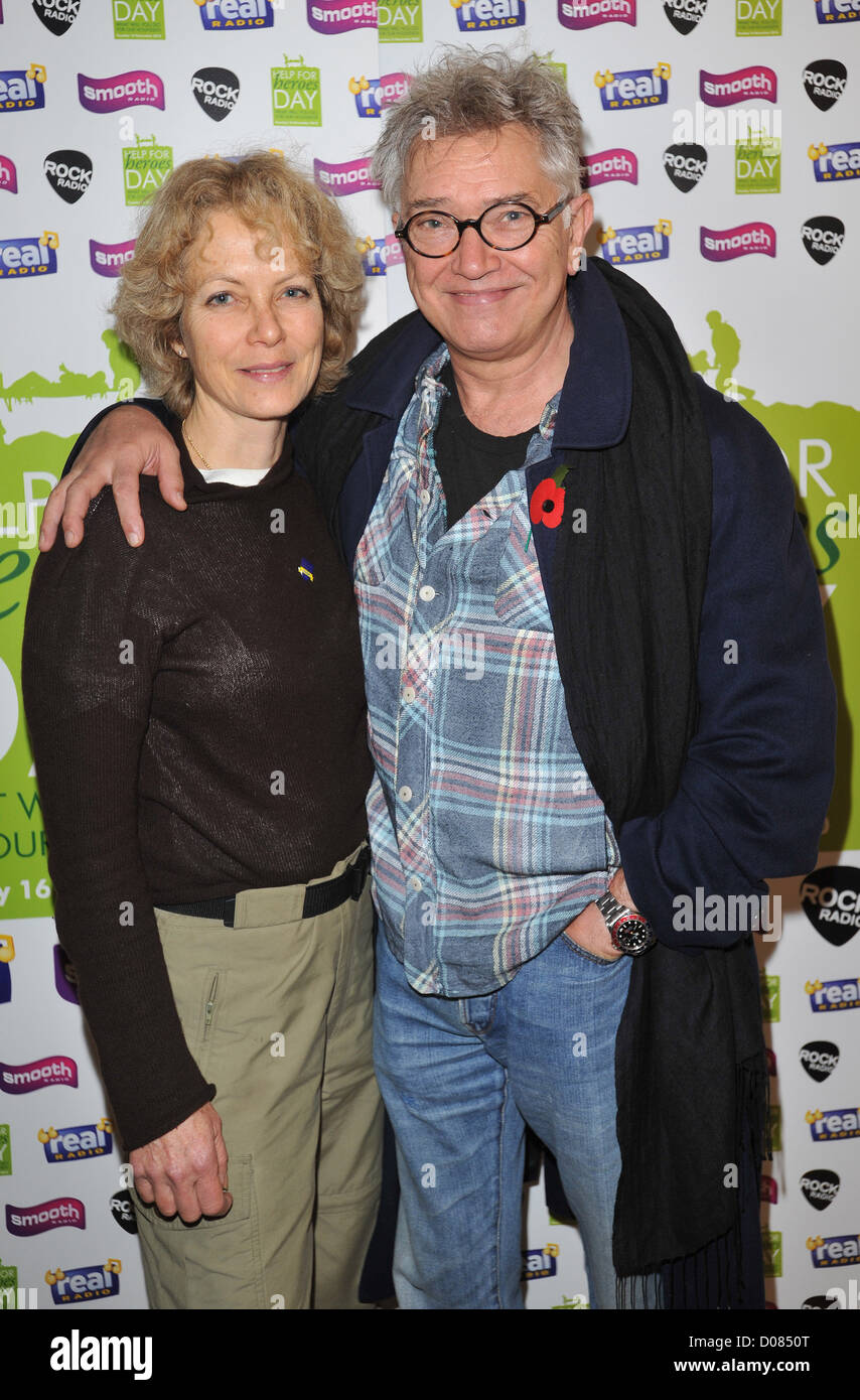 Jenny Seagrove und Martin Shaw helfen für Heroes Day bei glatten Radio. London, England - 16.11.10 Stockfoto