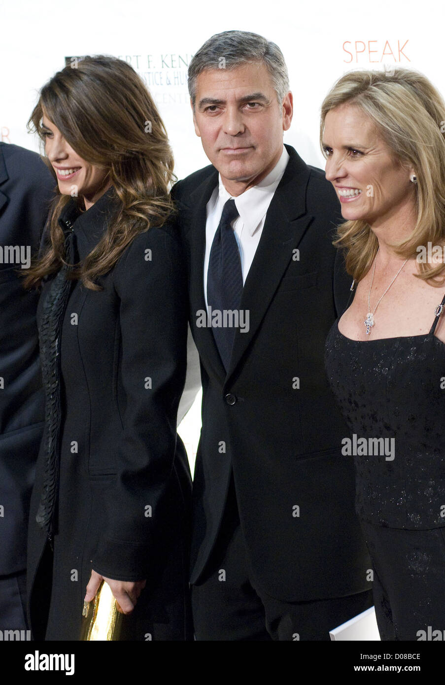 Elisabetta Canalis und George Clooney in der Robert F. Kennedy Center for Justice & Menschenrechte Ripple of Hope awards dinner Stockfoto