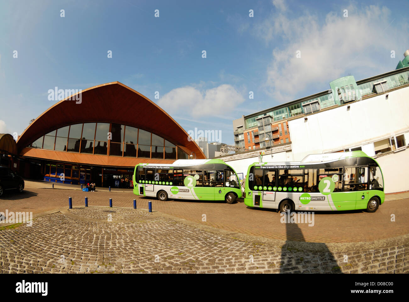 Low Carbon umweltfreundliche Shuttle-Bus außerhalb Bahnhof Oxford Road im Zentrum von Manchester, England. Stockfoto