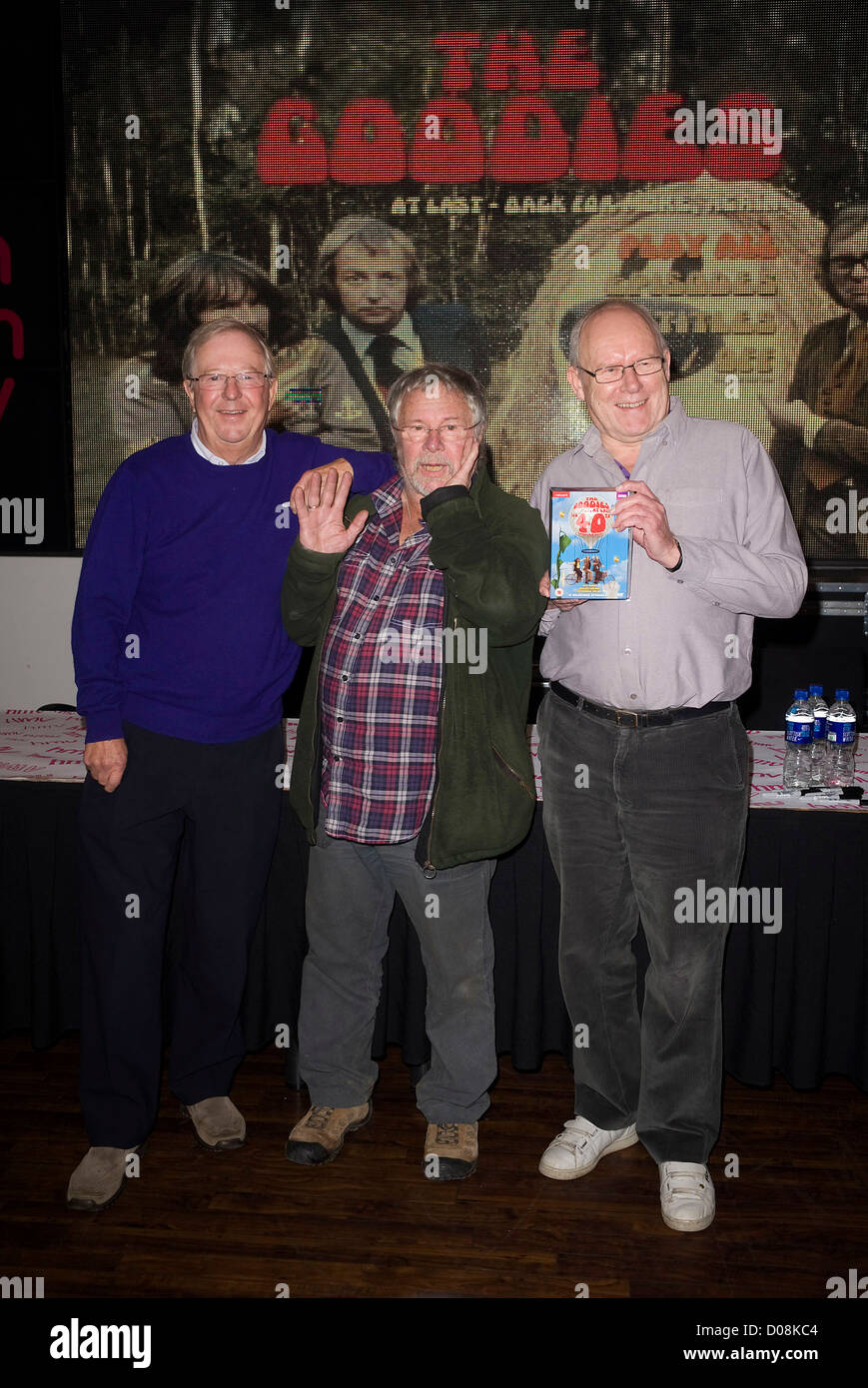 Die Goodies (L-R) Tim Brooke-Taylor, Bill Oddie und Graeme Garten melden Sie Kopien von ihr 40. Jubiläum DVD bei HMV Oxford Stockfoto