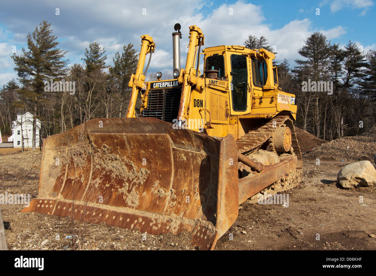 Gelbe Raupe Planierraupe auf Baustelle Massachusetts, USA Stockfoto