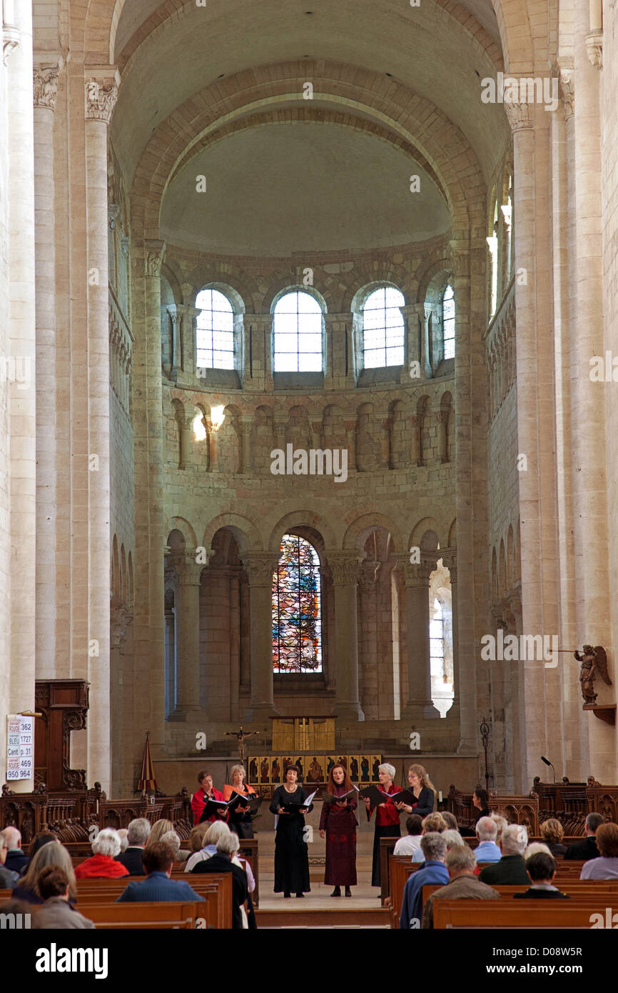 HYMNE SINGEN IM FRANZÖSISCHEN FLEURY ABTEI SAINT-BENOÎT-SUR-LOIRE, LOIRET (45) Stockfoto