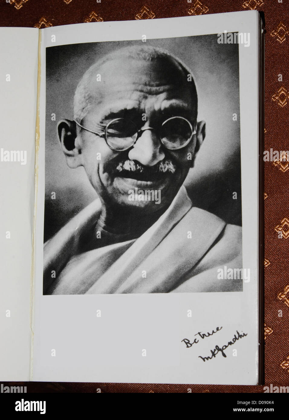 Ein Buch von Mahatma Gandhi, Vater der Nation, Indien Stockfoto