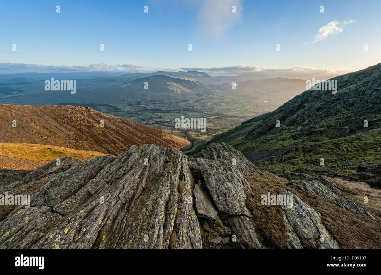 Am Gipfelgrat Blencathra Blick nach Süden über die östliche Seengebiet Fells Stockfoto