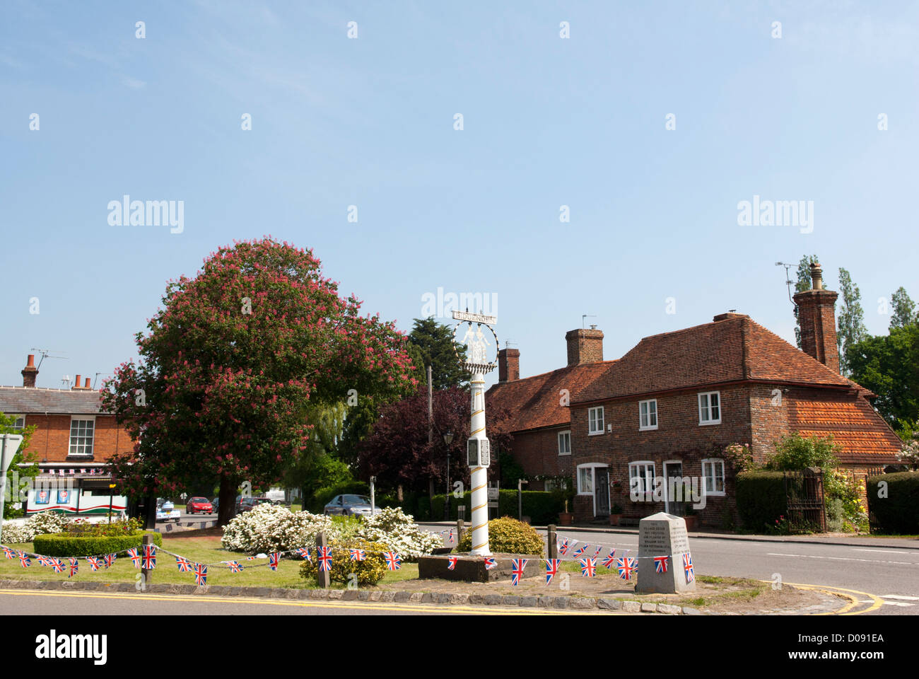 Biddenden Dorfanger geschmückt für die Diamant-Jubiläum feiern, Biddenden, Kent, England. Stockfoto