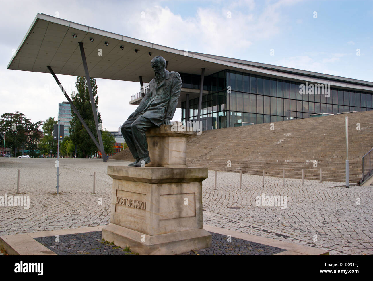Statue von Fjodor Dostojewski, Internationale Congress Center Dresden, 2004, Sachsen, Sachsen, Deutschland Stockfoto