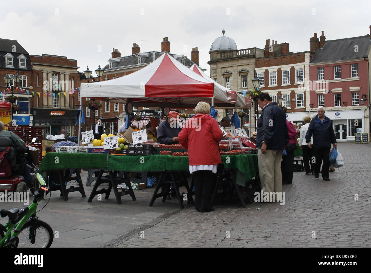 Marktplatz, Newark-on-Trent, Newark, Nottinghamshire, England, Vereinigtes Königreich Stockfoto