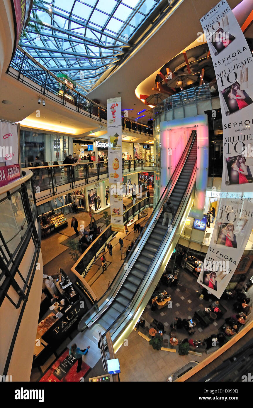 Prag, Tschechische Republik. Palladium Shopping Centre, Namesti Republiky  Stockfotografie - Alamy