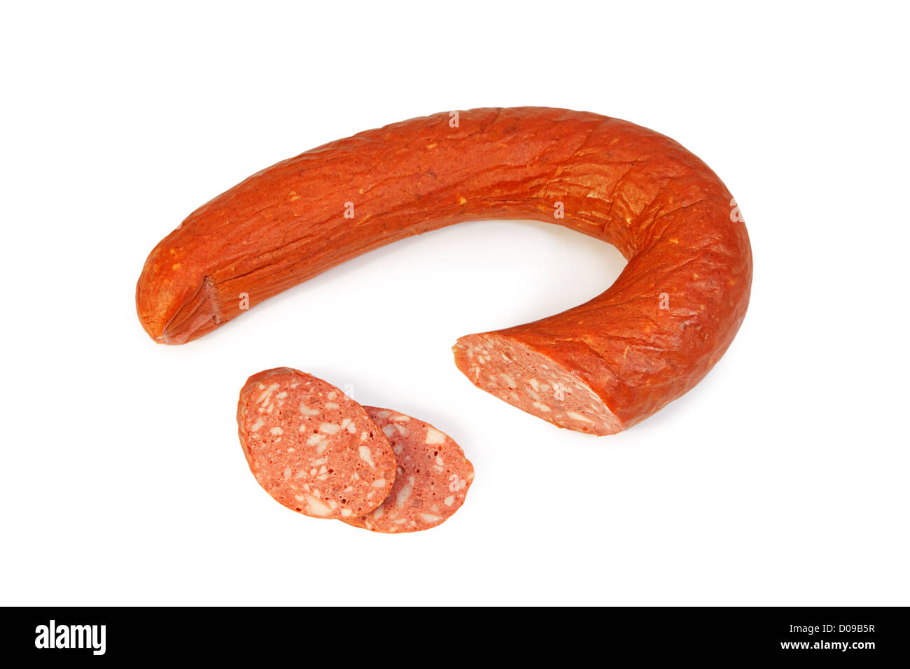 Geräucherte Krakauer Wurst isoliert auf weißem Hintergrund Stockfoto