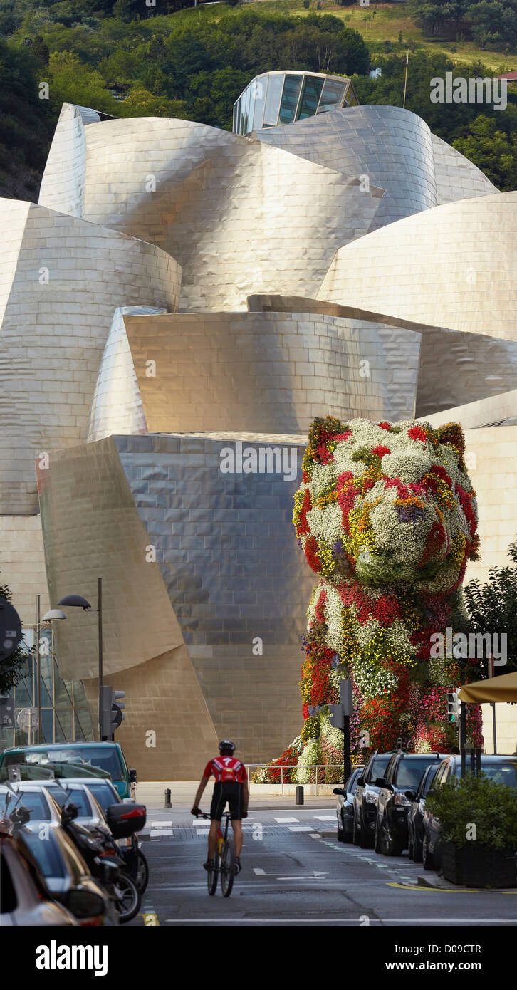 Guggenheim Museum Bilbao und Welpen Skulptur. Bilbao, Vizcaya, Baskisches Land, Spanien Stockfoto