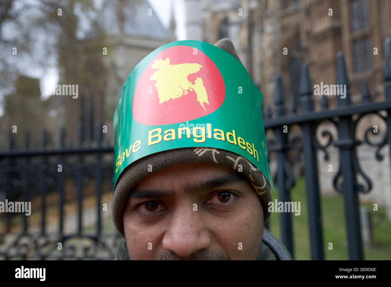20. November 2012. London UK. Ein Bangladeshi Demonstrant vor den Houses of Parliament, Westminster gegen die Inhaftierung der Führer der Oppositionsparteien durch die Regierung von Bangladesch Stockfoto