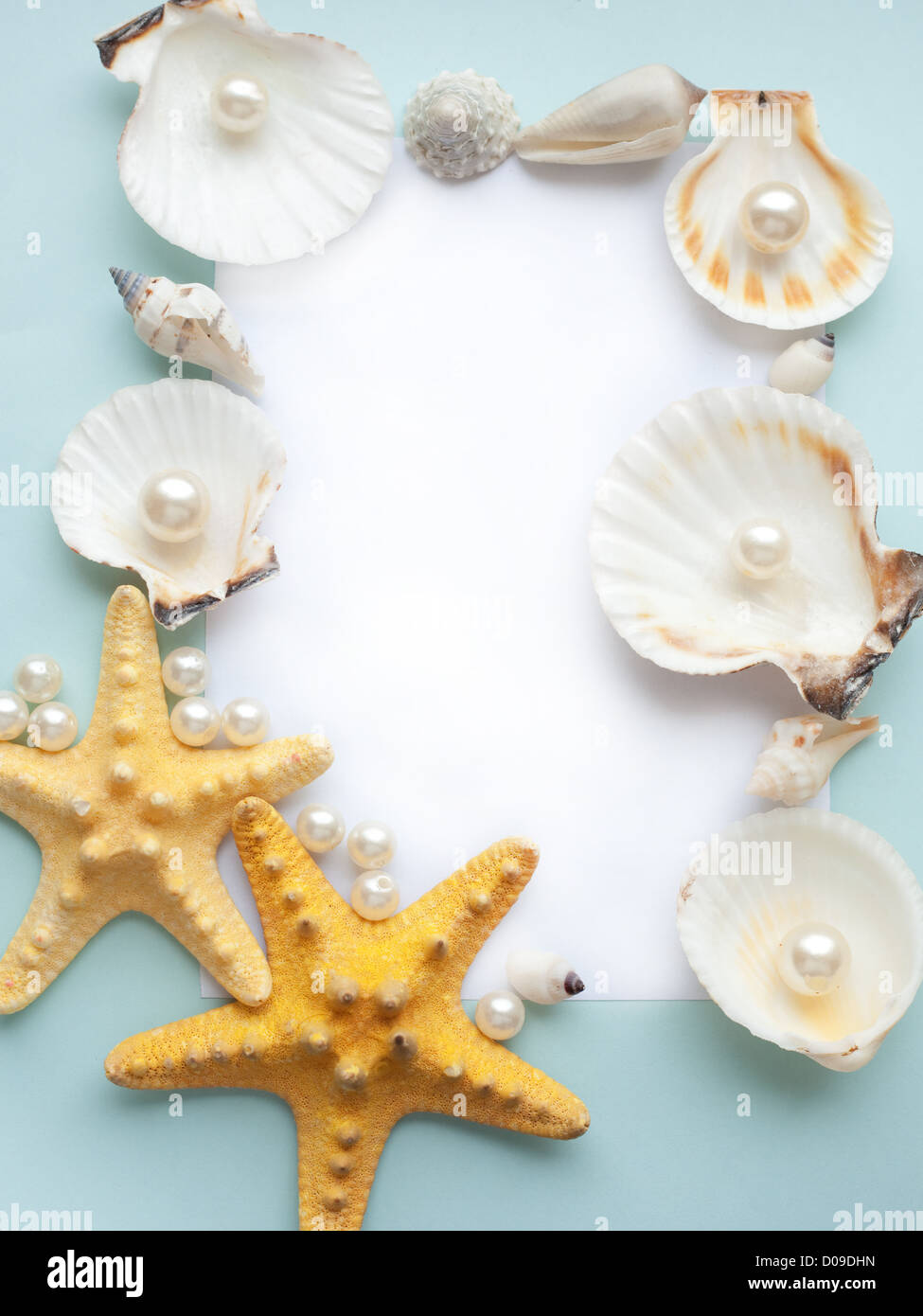 Pastell farbigen Meer Rahmen mit Perlen Stockfoto