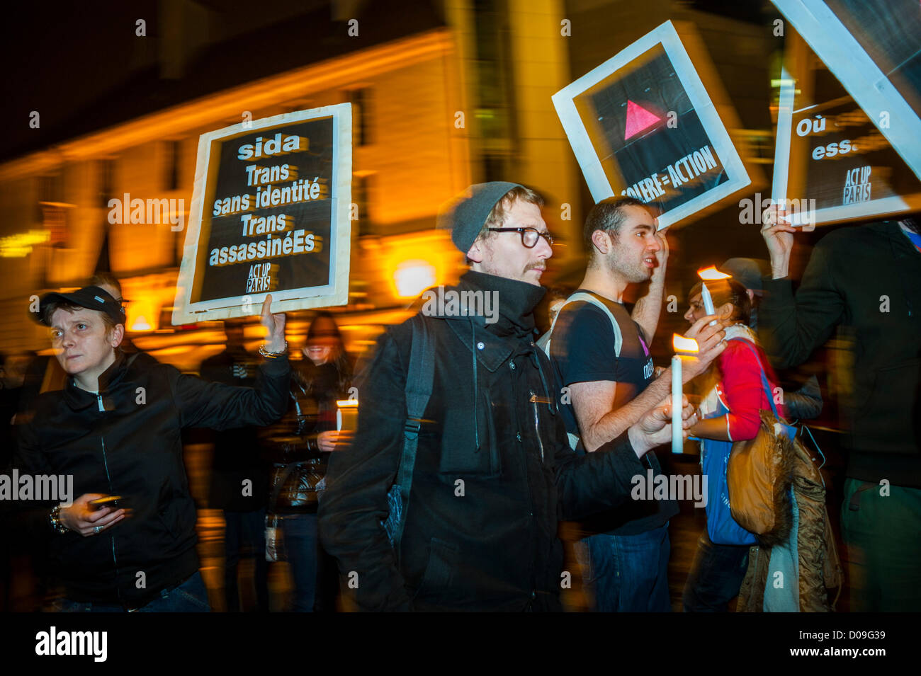 Paris, Frankreich, International Trans-Gender, Transsexueller Gedenktag, „T-Dor“, Aids-Aktivisten halten Schilder, Aids-marsch, Freiwillige in Europa, Parolen für soziale Gerechtigkeit, Homophobie Transphobie Trans-Aktivismus, Gewaltopfer Stockfoto