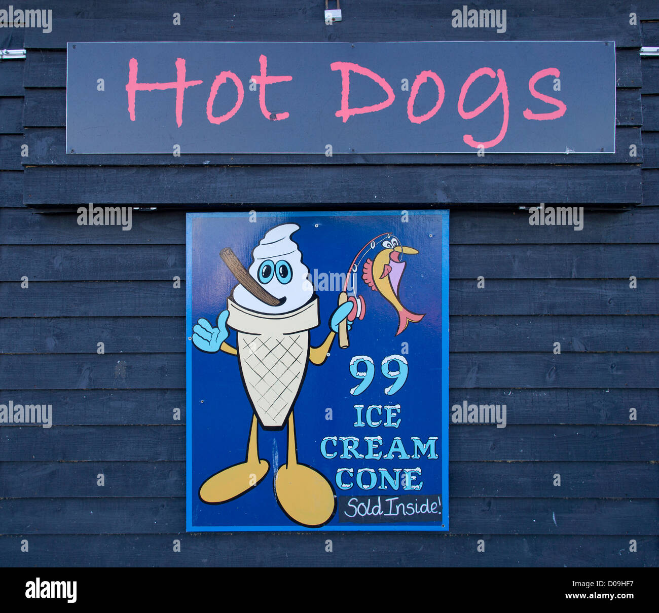 Hot Dogs Ice Cream Cone 99 Kegel Garküche am Meer Stockfoto