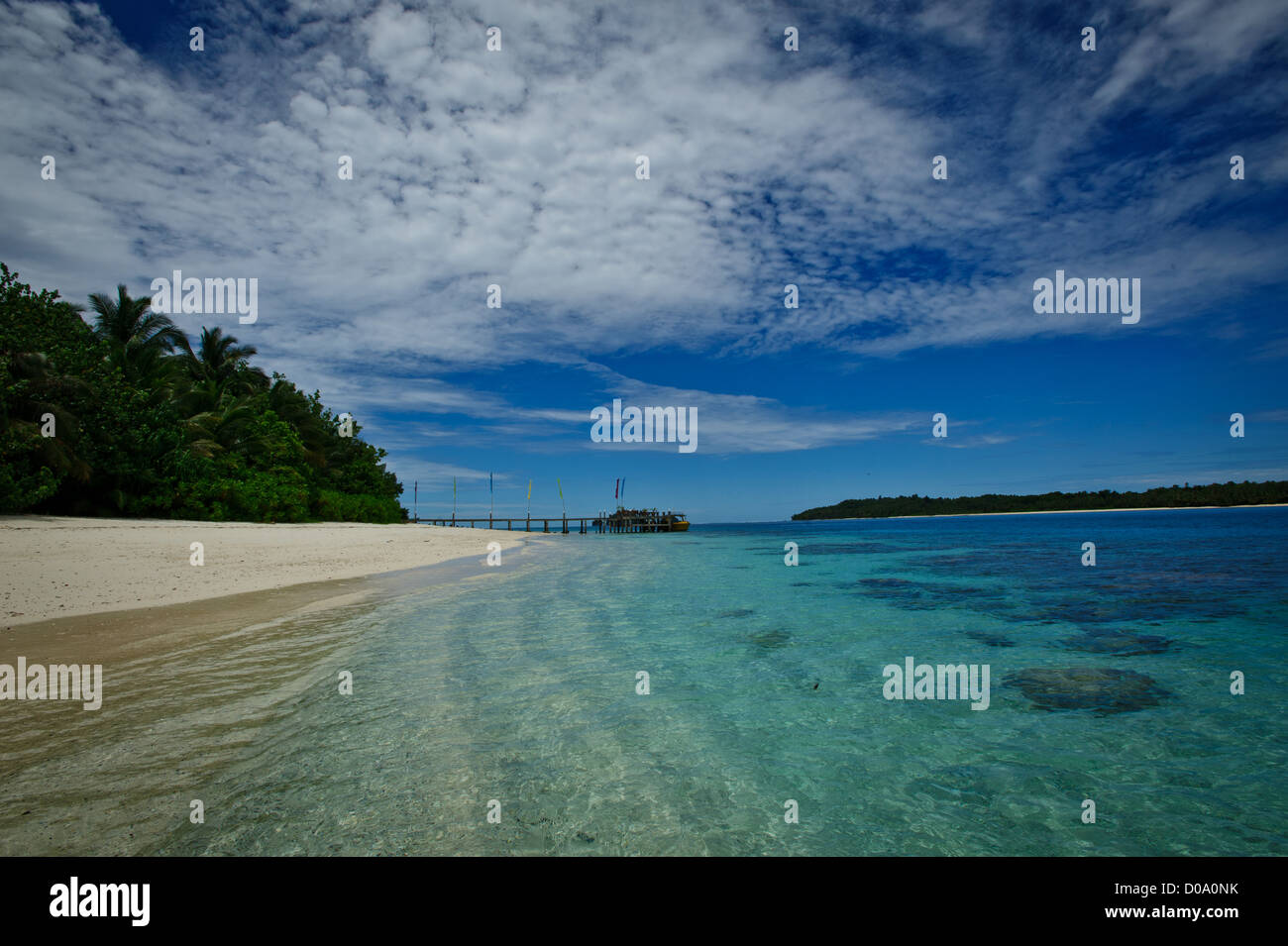 Der weiße Sand Strand von Aloita Insel der Mentawai, West-Sumatra, Indonesien. Ein Juwel im Indischen Ozean Stockfoto