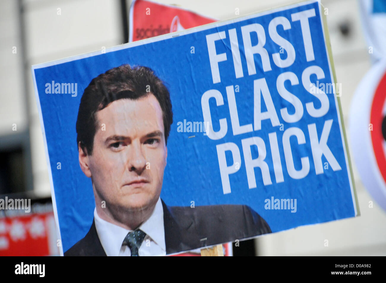 Embankment, London, UK. 21. November 2012. Ein Bild von George Osborne auf ein Banner für den März bewegt sich entlang der Böschung. #Demo 2012, Tausende von Studenten marschieren und durch die Londoner gegen Kürzungen im Bildungsbereich zu protestieren. Stockfoto