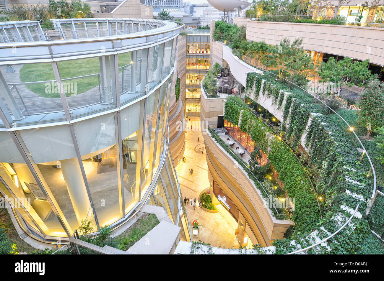 Namba Parks einkaufen/Büro/Entertainment-Komplex in Osaka, Japan. Stockfoto