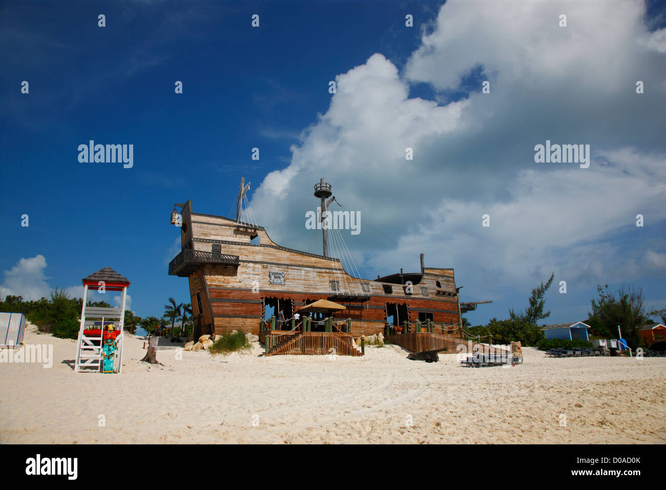 Strand auf Half Moon Kay - Bahamas altes Piratenschiff Stockfoto