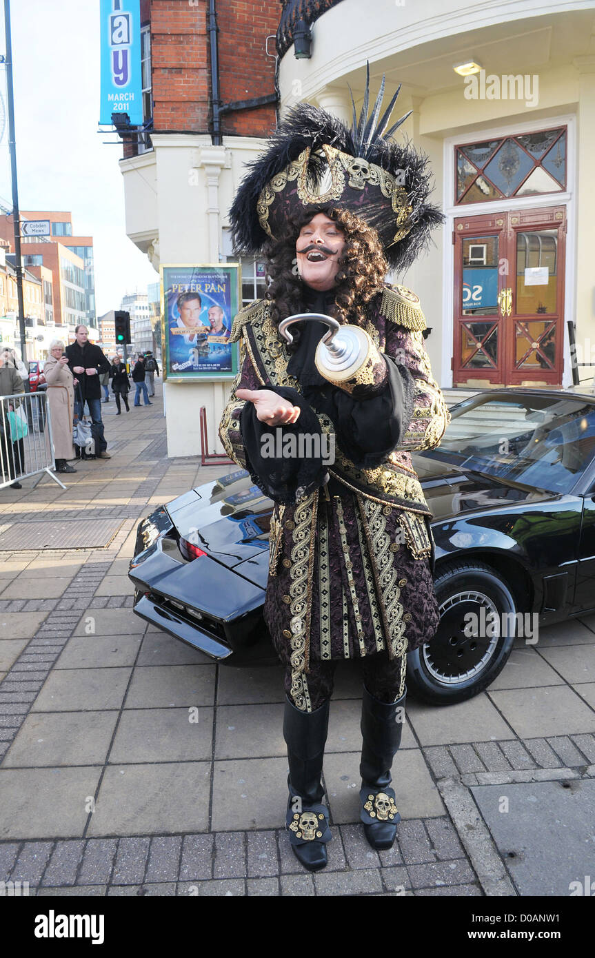 David Hasselhoff posiert in seinem Captain Hook Kostüm New Wimbledon  Theatre - Peter Pan - Fototermin London, England - 09.12.10 Stockfotografie  - Alamy