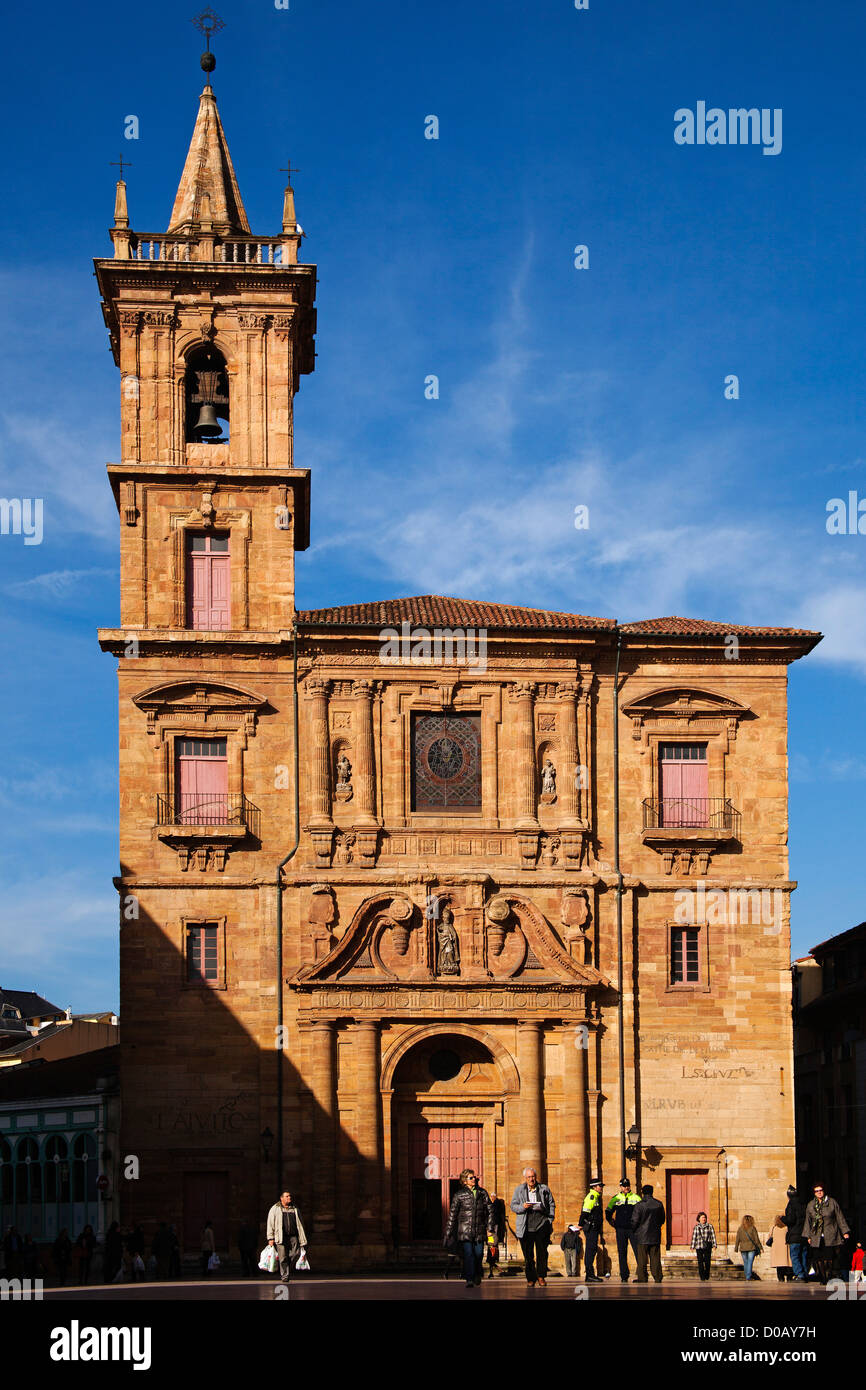 Historisches Kunstdenkmal Kirche San Isidoro Oviedo Asturien Spanien Stockfoto