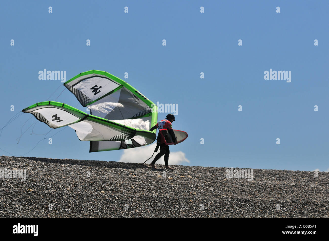 KITESURFER KOMMEN ZURÜCK ZU STRAND CAYEUX-SUR-MER BAIE DE SOMME SOMME (80) FRANKREICH Stockfoto KITESURFER KOMMEN ZURÜCK ZU STRAND CAYEUX-SUR-MER BAIE DE SOMME SOMME (80) FRANKREICH Stockfoto