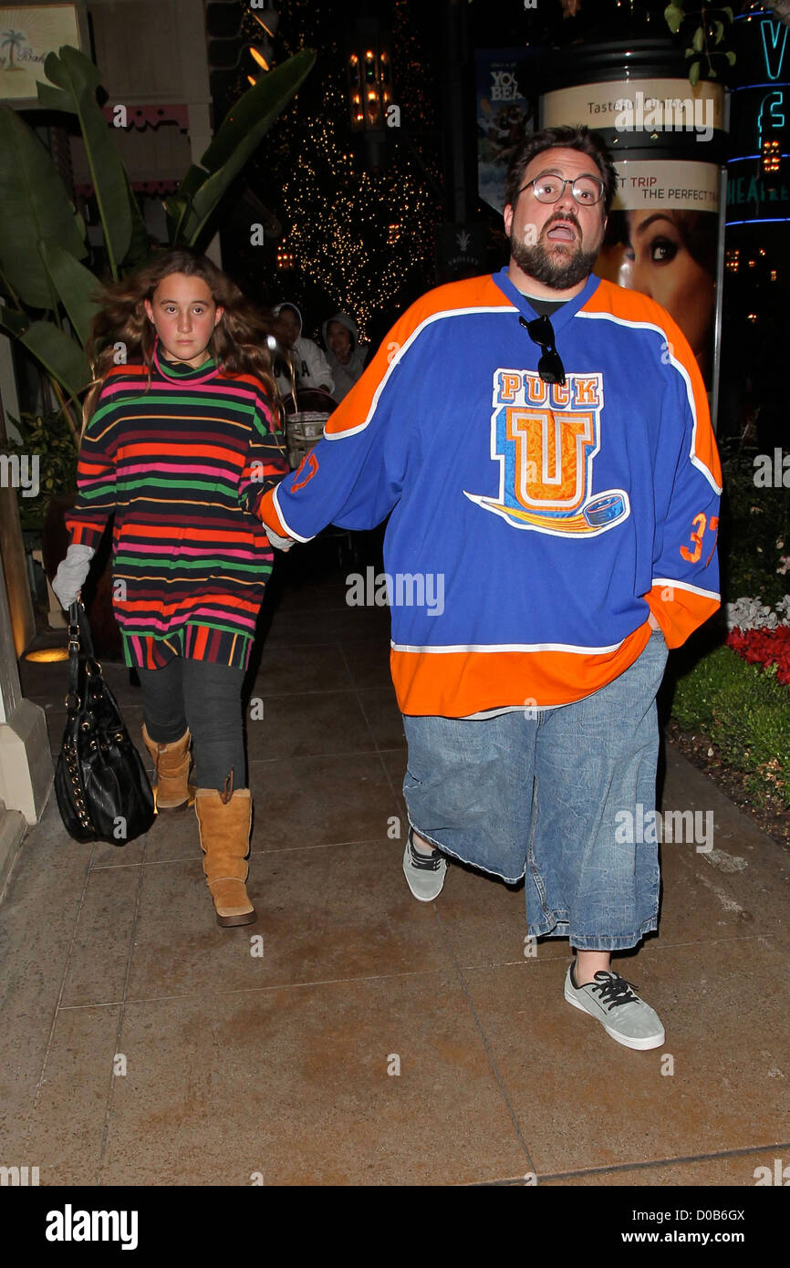 Kevin Smith und seine Tochter, Harley Quinn, shopping in The Grove Los Angeles, USA Stockfoto