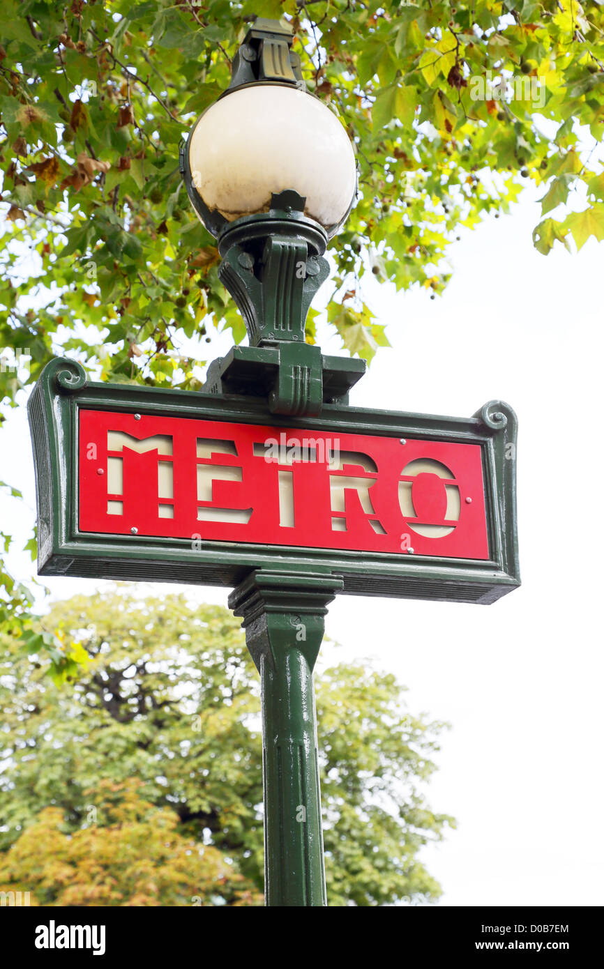 u-Bahnstation auf der Straße von Paris zu unterzeichnen Stockfoto