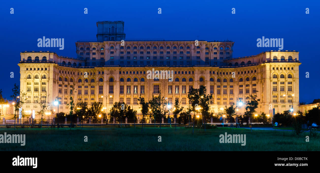 Der Palast des Parlaments in Bukarest, Rumänien ist das zweitgrößte Gebäude der Welt, gebaut von Diktator Ceausescu. Stockfoto