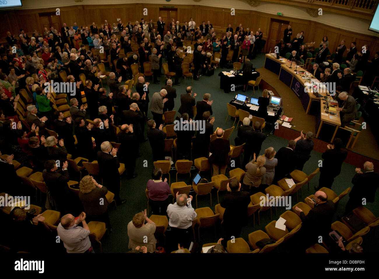 21. November 2012. London UK. Der Erzbischof von Canterbury, Dr Rowan Williams gibt eine Abschiedsrede an die Kirche von England Synode als er bereitet, Lambeth Palace nach 10 Jahren im Amt zu verlassen und eine Standing Ovation erhält. Stockfoto