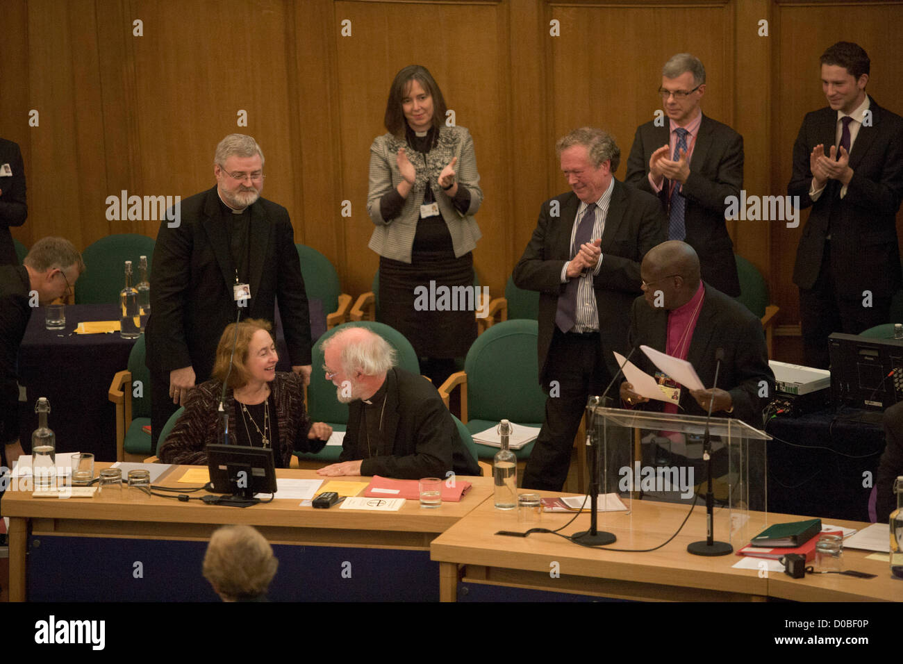 21. November 2012. London UK. Der Erzbischof von Canterbury, Dr Rowan Williams gibt eine Abschiedsrede an die Kirche von England Synode als er bereitet, Lambeth Palace nach 10 Jahren im Amt zu verlassen und eine Standing Ovation erhält. Stockfoto
