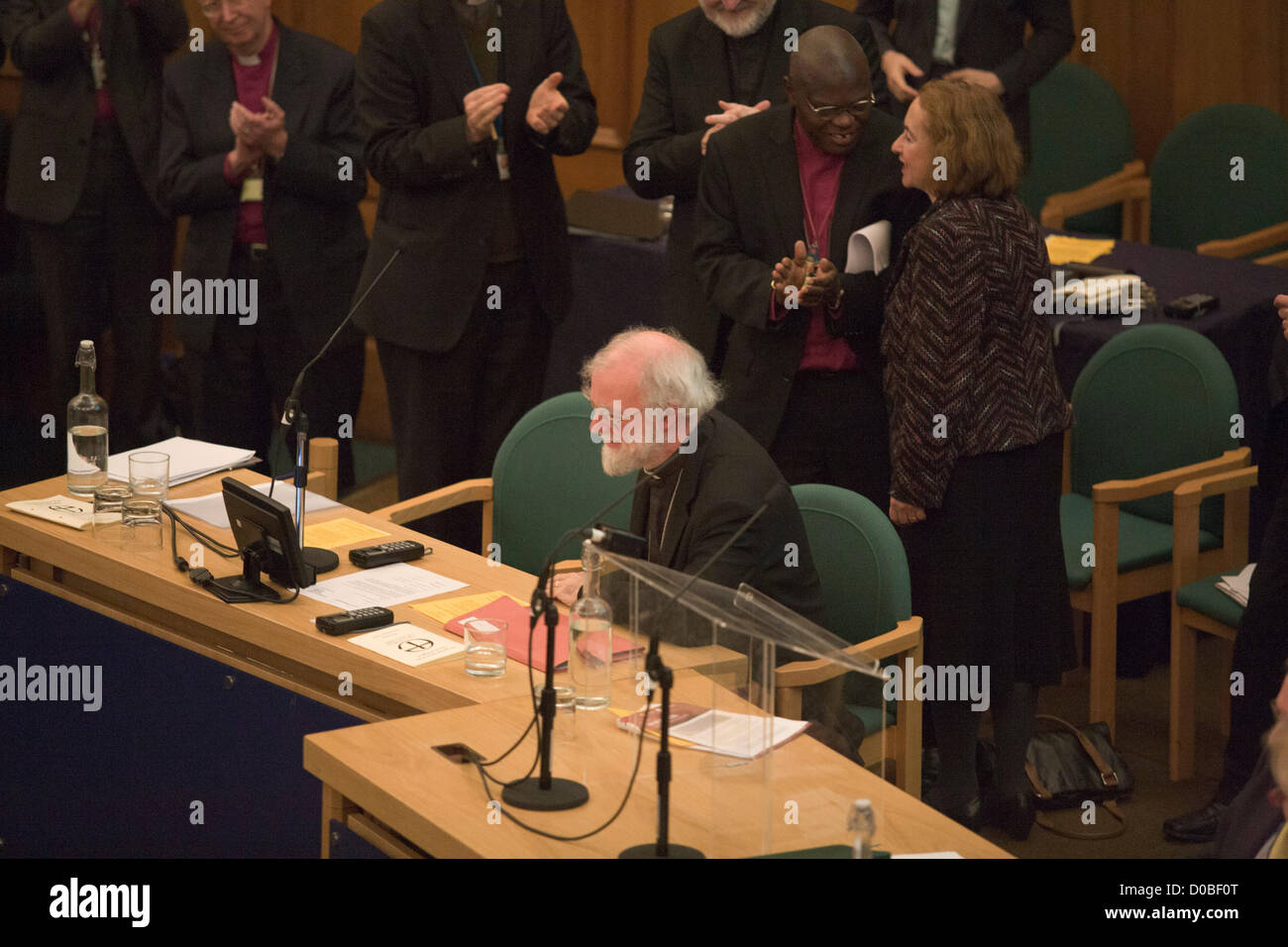 21. November 2012. London UK. Der Erzbischof von Canterbury, Dr Rowan Williams gibt eine Abschiedsrede an die Kirche von England Synode als er bereitet, Lambeth Palace nach 10 Jahren im Amt zu verlassen und eine Standing Ovation erhält. Stockfoto