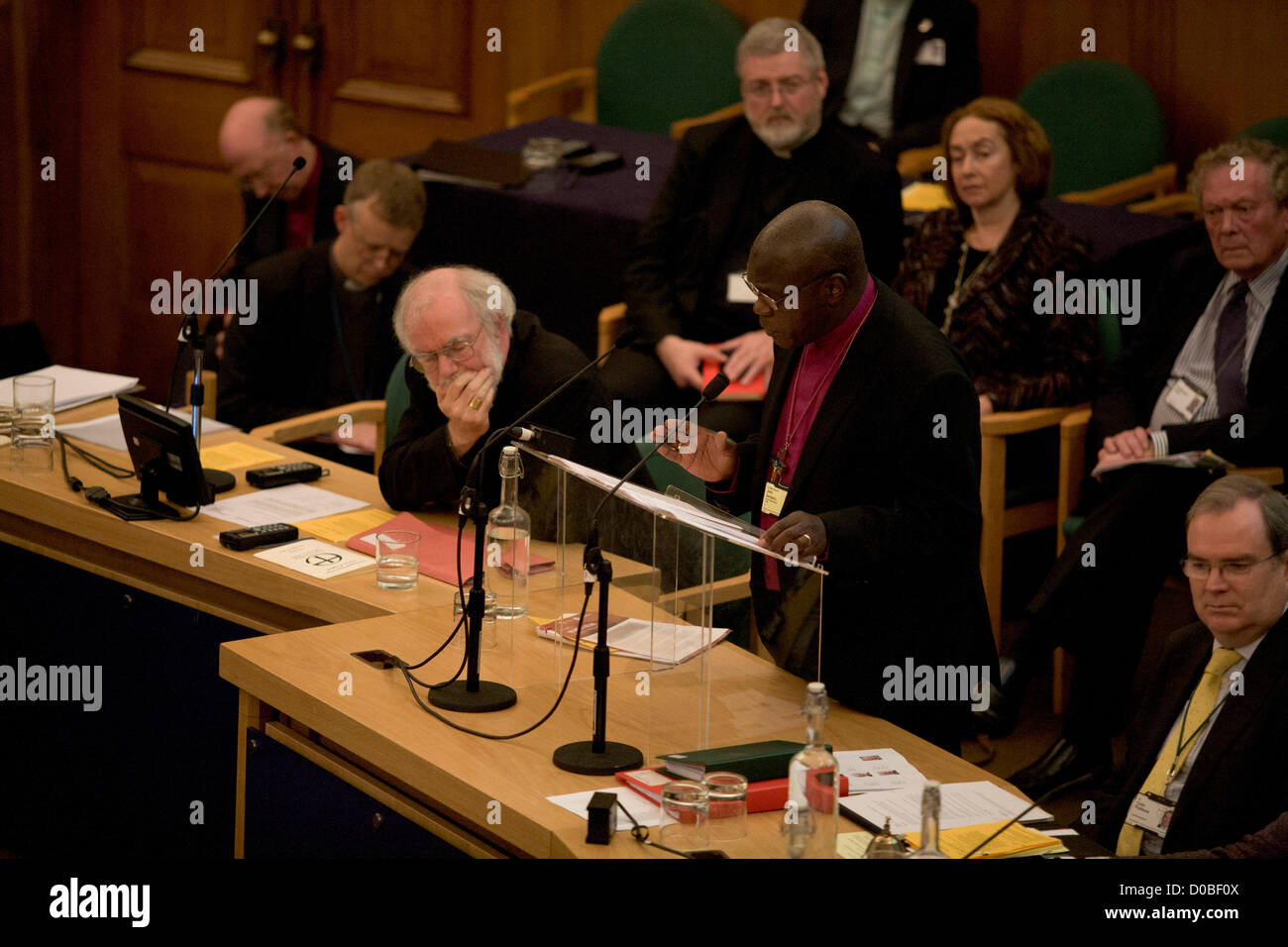 21. November 2012. London UK. Der Erzbischof von York John Sentamu ist eine Hommage an die ausgehenden Erzbischof von Canterbury Dr. Rowan Williams, die sich anschickt, Lambeth Palace nach 10 Jahren im Amt zu verlassen Stockfoto