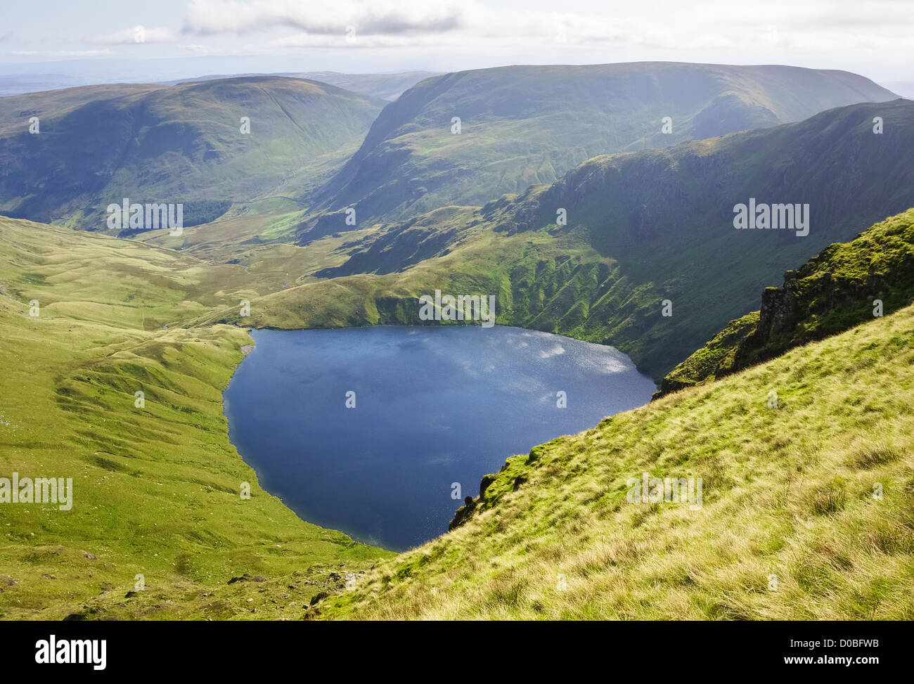 Blea Wasser von High Street mit Harter fiel und Branstree in der Ferne im Lake District Stockfoto