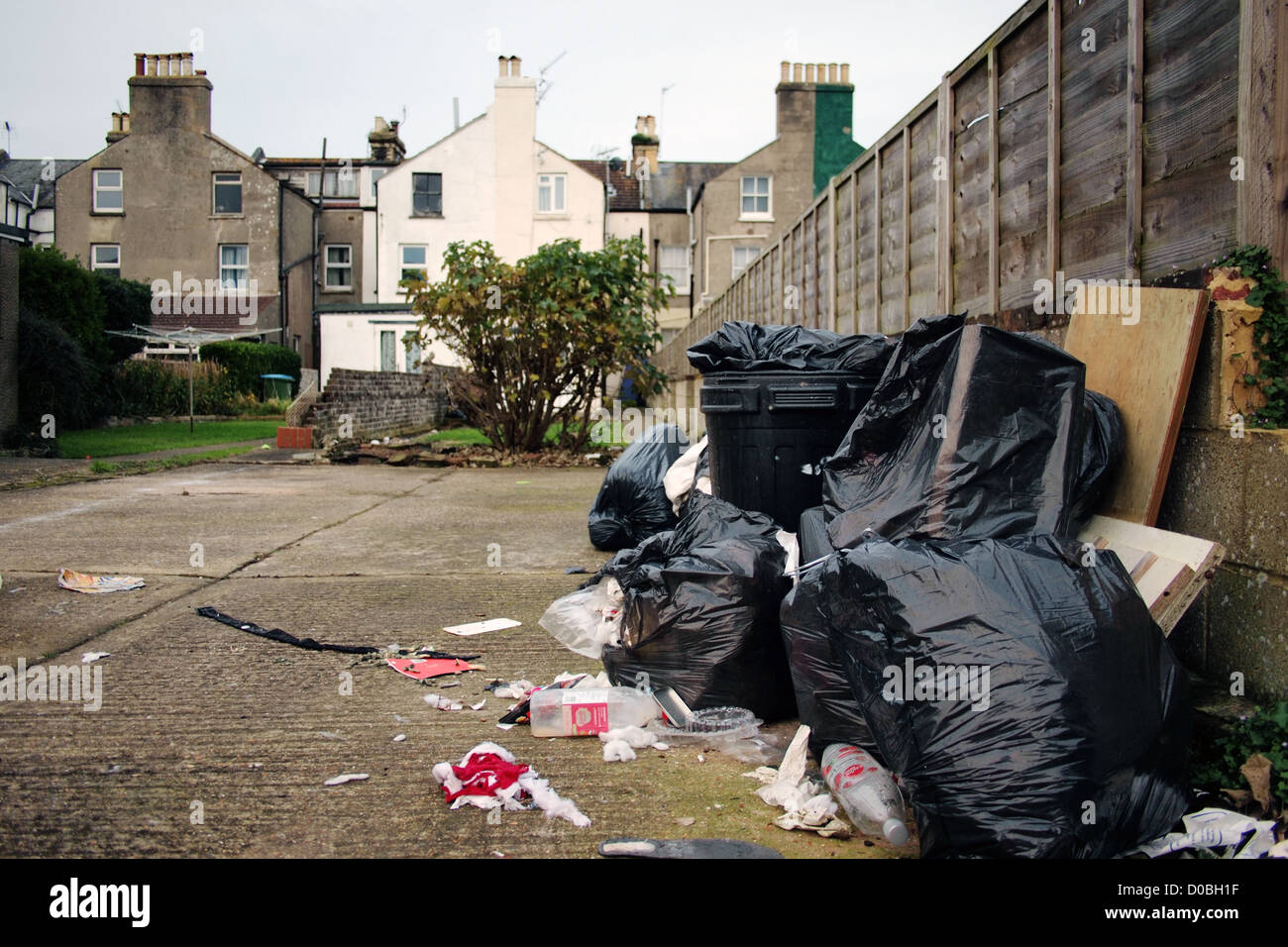 Strasse Mull Abfall Mullbeutel In Littlehampton England Uk Stockfotografie Alamy
