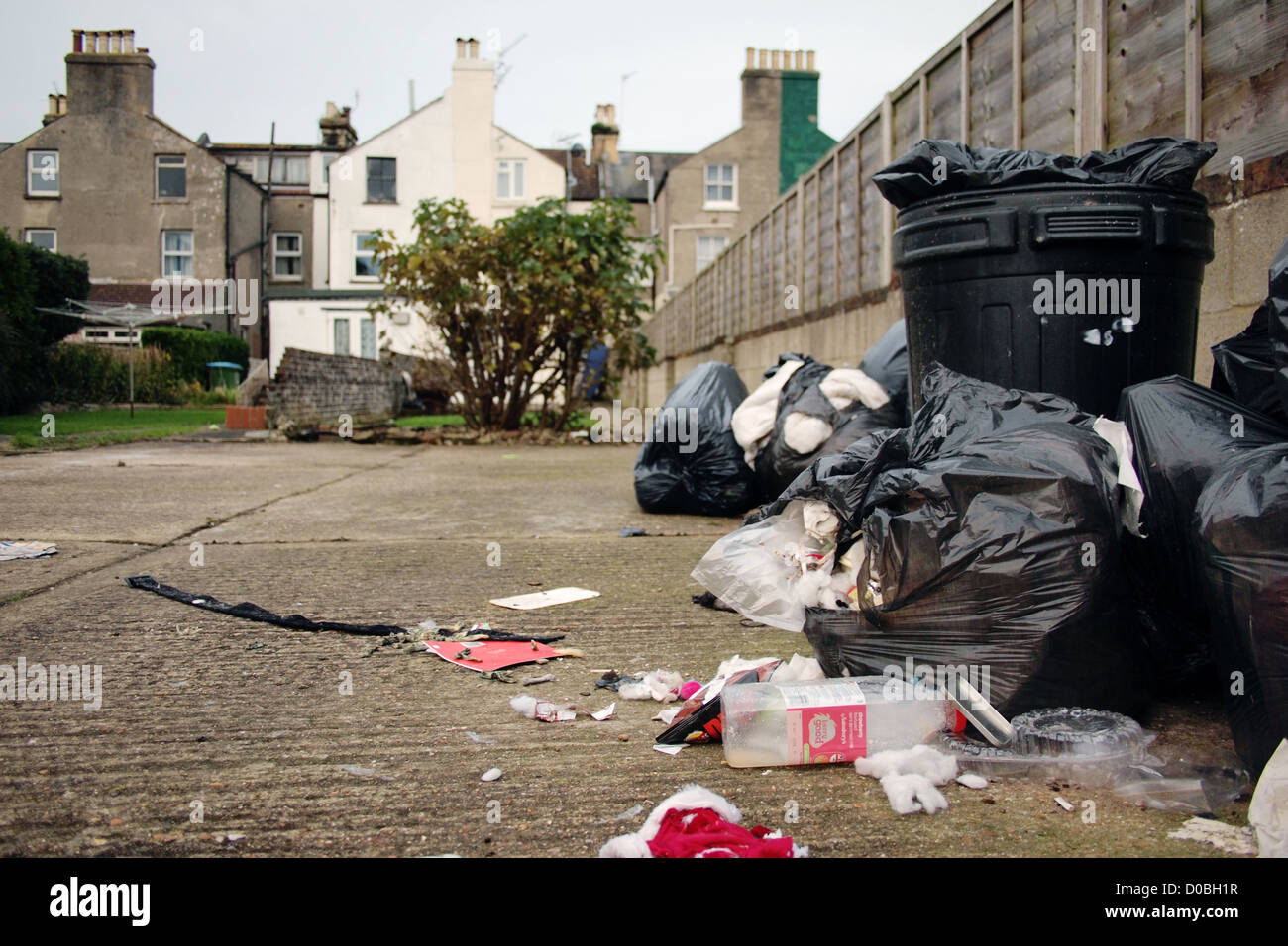 Strasse Mull Abfall Mullbeutel In Littlehampton England Uk Stockfotografie Alamy