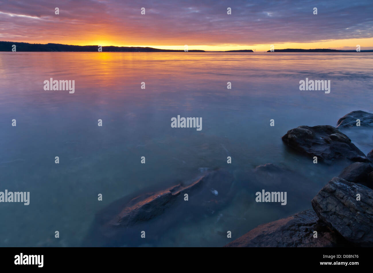 Sonnenuntergang über Besitz Sound, Mukilteo, Washington, USA Stockfoto