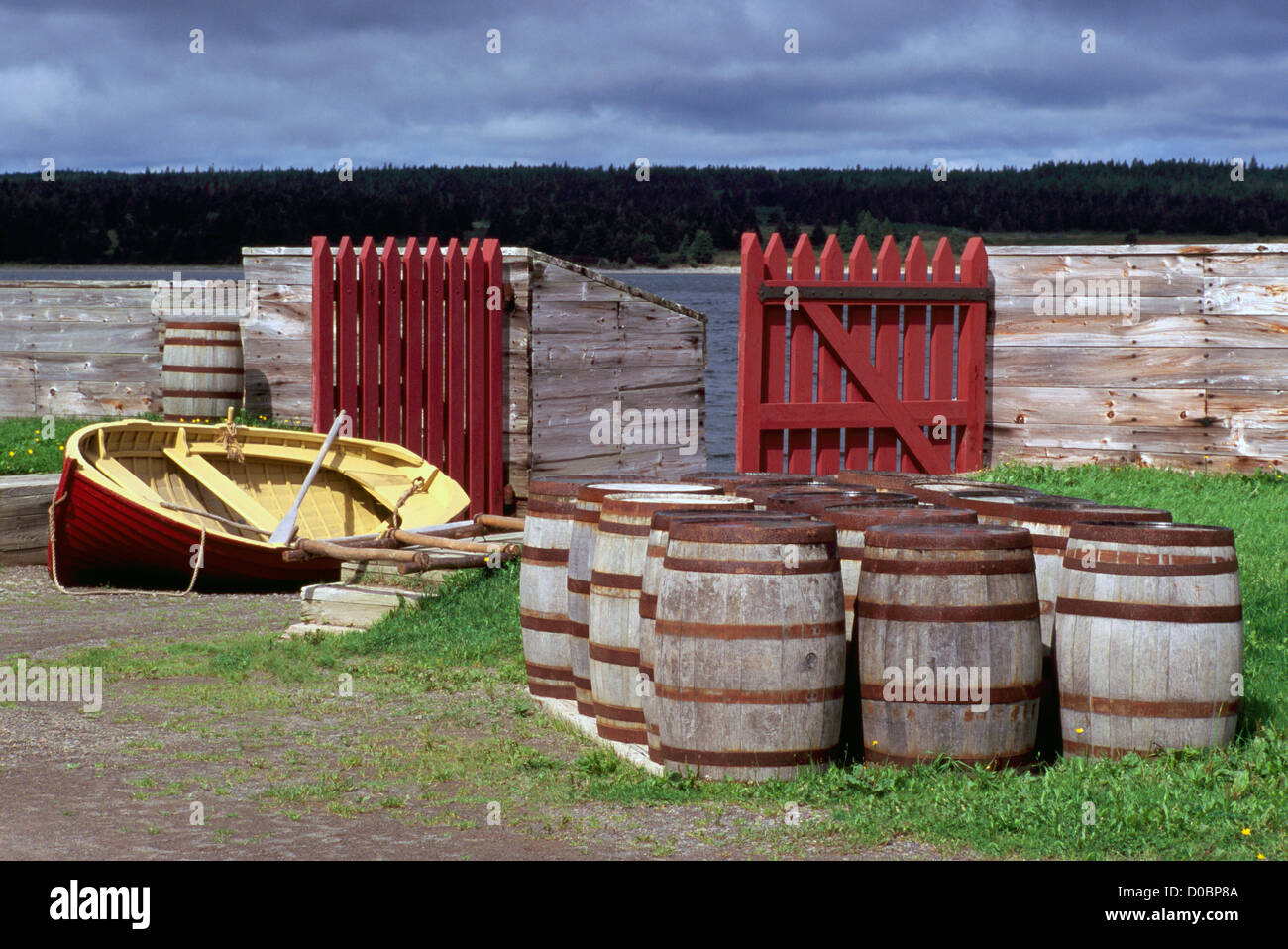 Festung von Louisbourg National Historic Site (NHS), Kap-Breton-Insel, NS, Nova Scotia, Kanada - Fässer am Waterfront-Tor Stockfoto