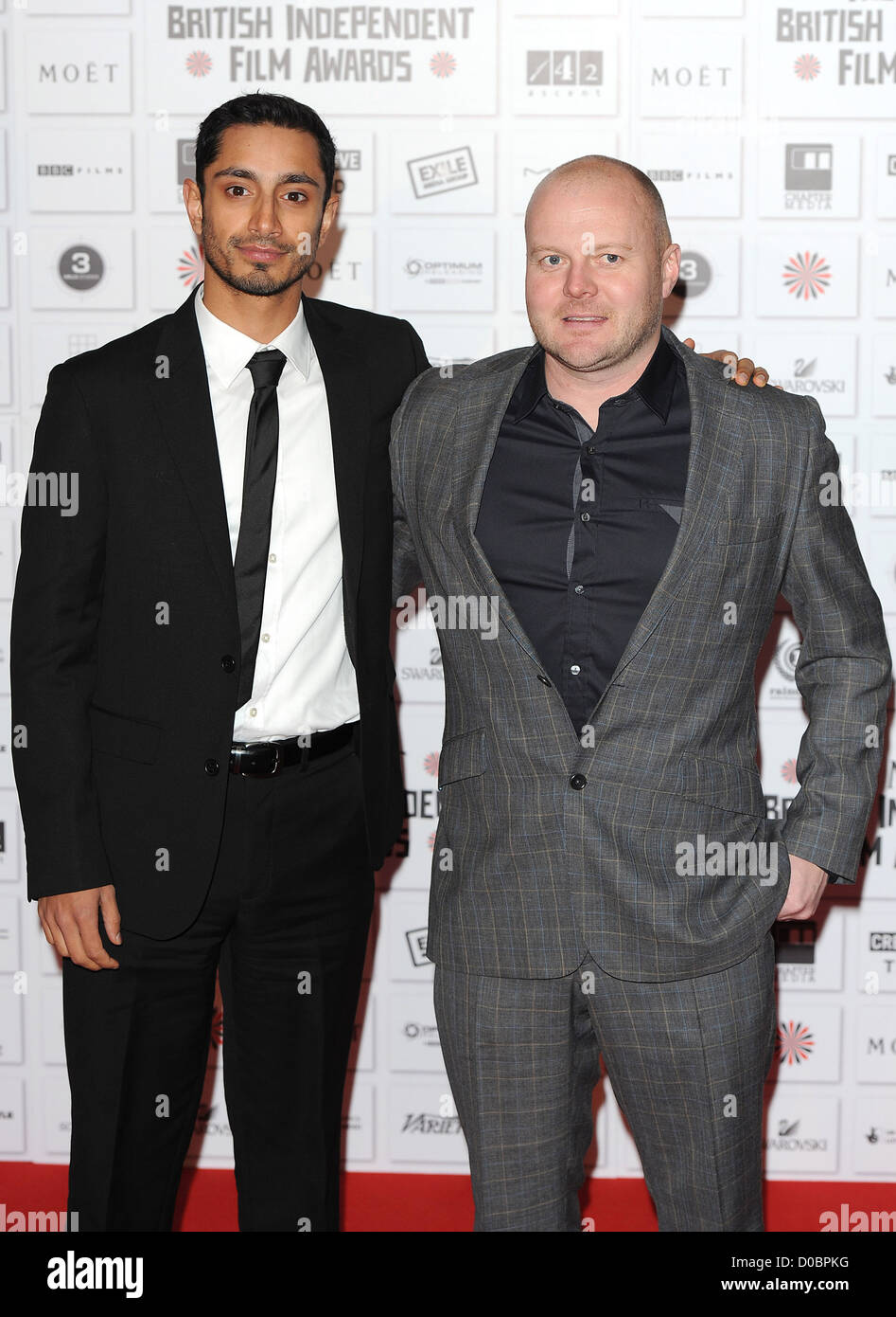Riz Ahmed und Gast der British Independent Film Awards statt am Old Billingsgate Markt - Ankünfte. London, England- Stockfoto