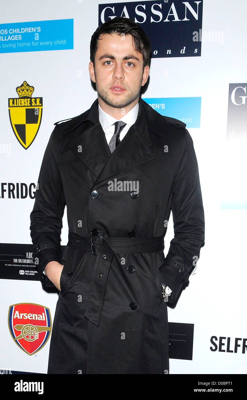 Arsenal Torwart Lukasz Fabianski Abc Fur Sos Ball Angekommen London England 05 12 10 Stockfotografie Alamy