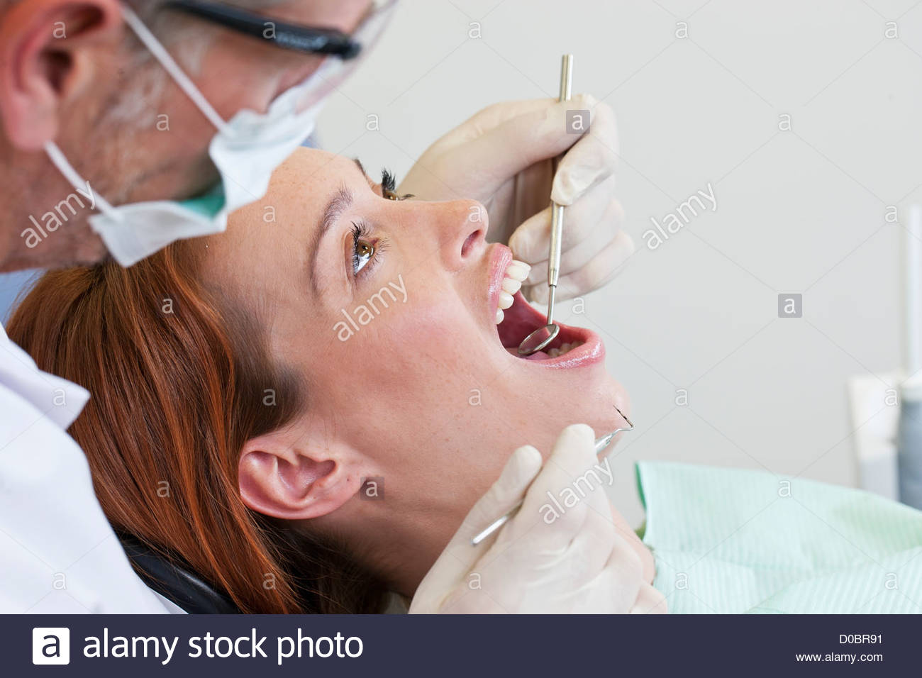 Woman Protective Clothing Gloves Mask Stockfotos & Woman Protective