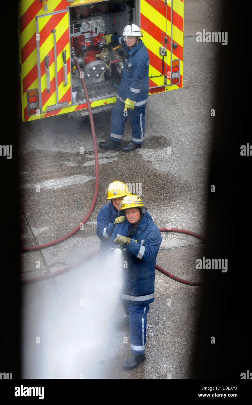 Feuerwehrmann der weißen Uhr in Pontypridd Feuerwache in South Wales UK Stockfoto