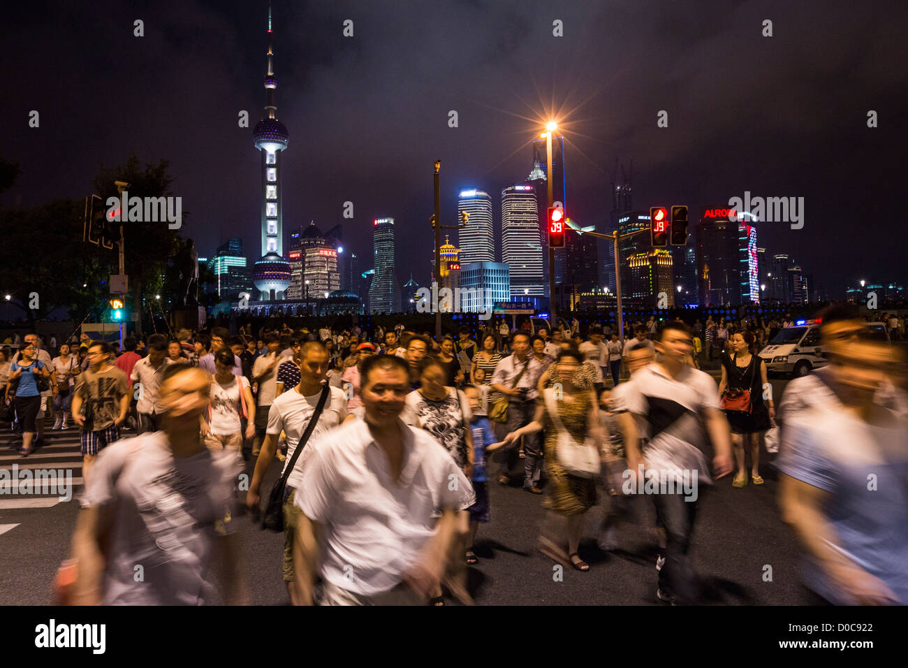 Aussicht auf den Bund in der Nacht in Shanghai, China. Stockfoto Aussicht auf den Bund in der Nacht in Shanghai, China. Stockfoto