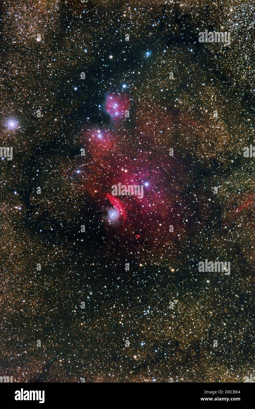 NGC 6559 in Schütze (Mitte), einen Nebel mit nahe gelegenen IC 1274 und 1275 IC IC 4685. Stockfoto
