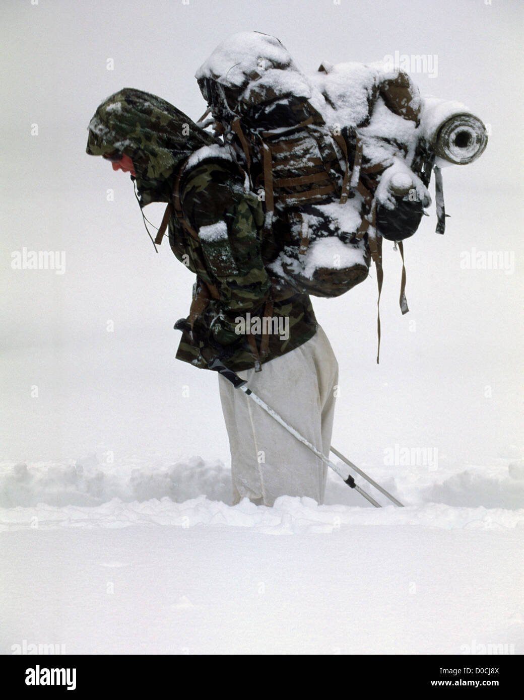 Die kalten, schneereichen Realitäten des Mountain Warfare Training Stockfoto